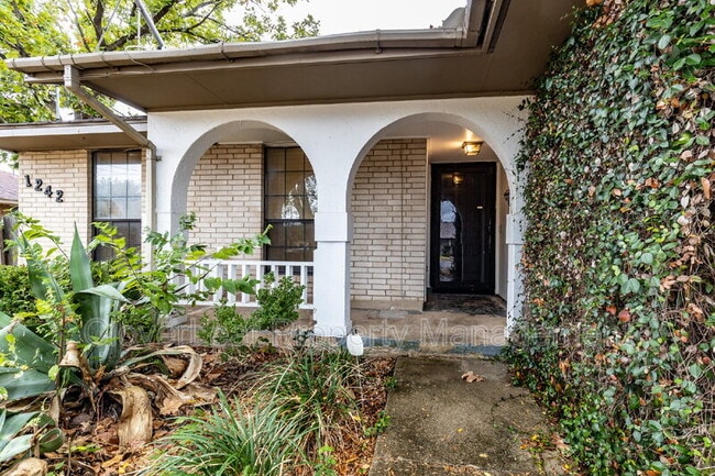 Building Photo - 1242 Hollyhock Ln
