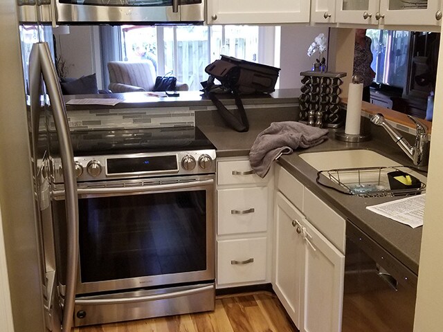 Kitchen - 4343 Laclede Ave