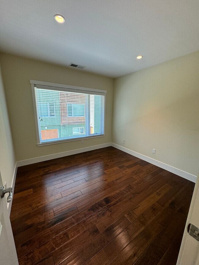Building Photo - Modern 2 Bed / 1.5 Bath Home w/ Rooftop Deck; Garage w/ EV Outlet