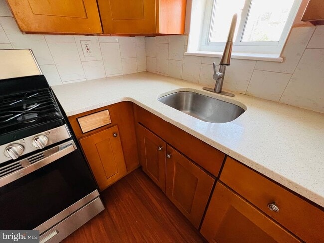 Building Photo - 1609 S 28th St