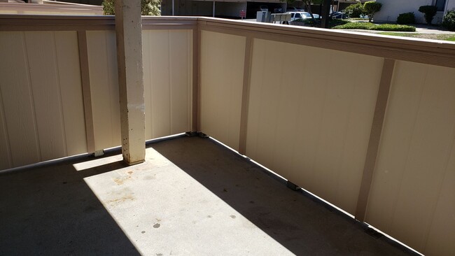 Building Photo - Quail Meadows Downstairs Condo