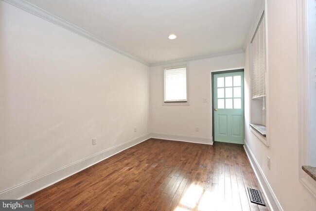 Building Photo - 130 W Laurel St