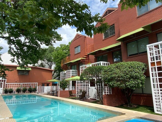 53-foot lap pool with Jacuzzi - 1503 Fairview Ave