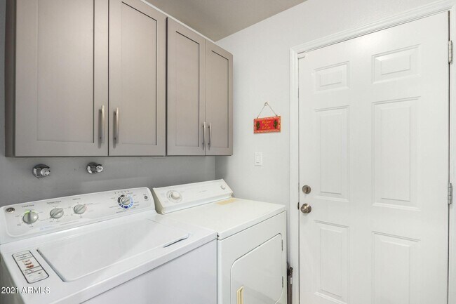 Building Photo - 3809 W Cholla St