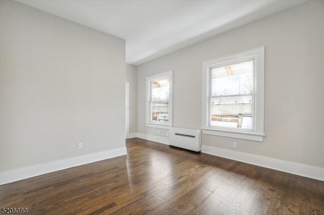 Building Photo - 180 Maplewood Ave