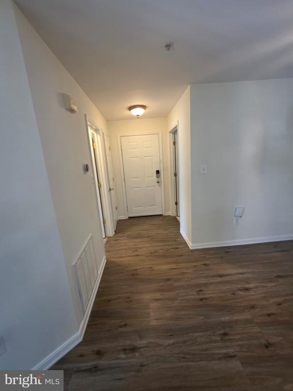 Building Photo - 1055 Gardenview Loop
