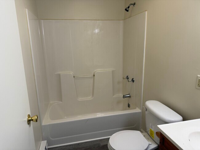 Building Photo - 201 W Main St