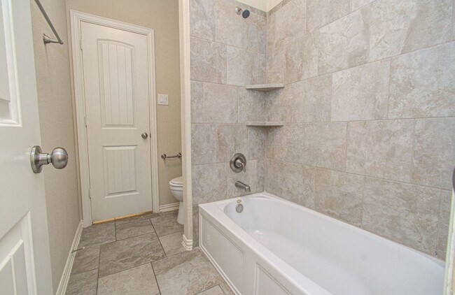 Building Photo - Spacious 4 Bed, 2 Bath Home Zoned to Tomball ISD