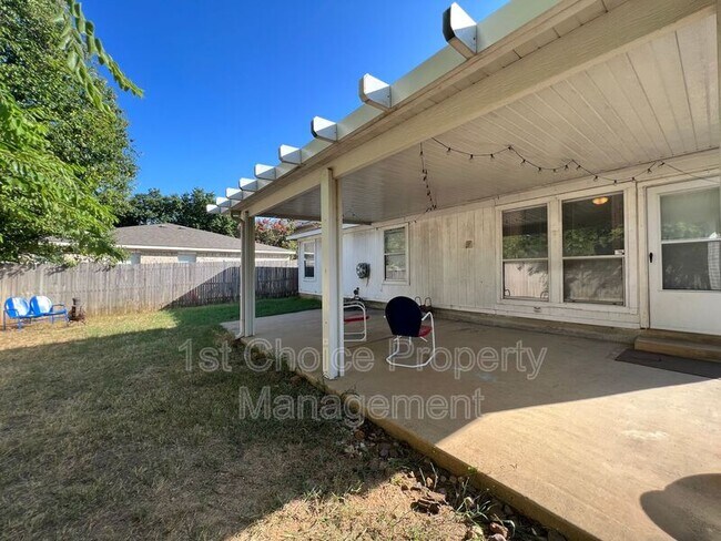 Building Photo - 7904 Fox Chase Dr