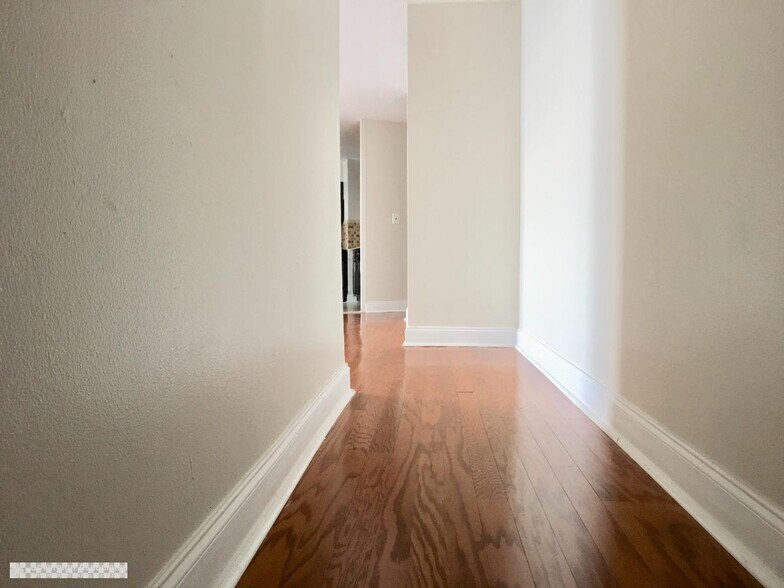 Building Photo - 3333 Broadway