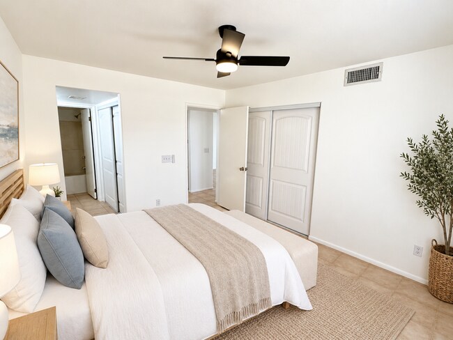 Building Photo - Welcome to this charming 2-bedroom, 2-bath condo in a gated Ventana Condominiums