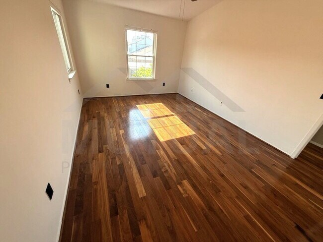 Building Photo - 38926 Country Cir
