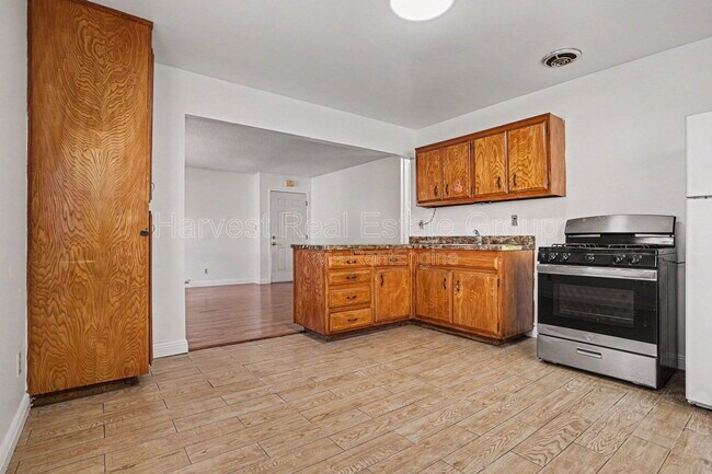 Building Photo - 3043 Blossom St