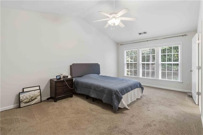 Building Photo - 105 Finchley Dr