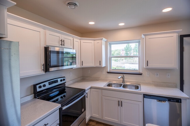 Building Photo - 3406 Green Pastures Ln