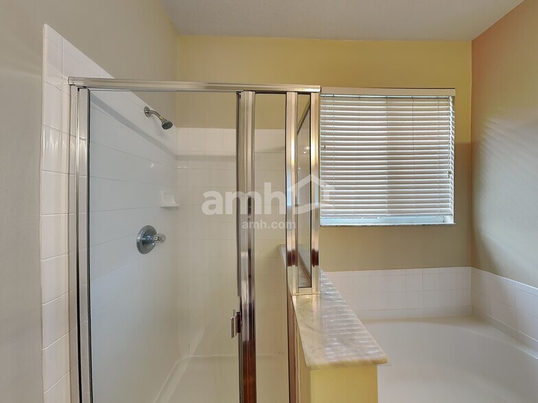 Building Photo - 517 Vicks Landing Dr
