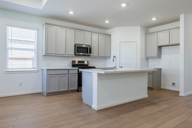 Building Photo - 9711 Westminster Mnr Dr