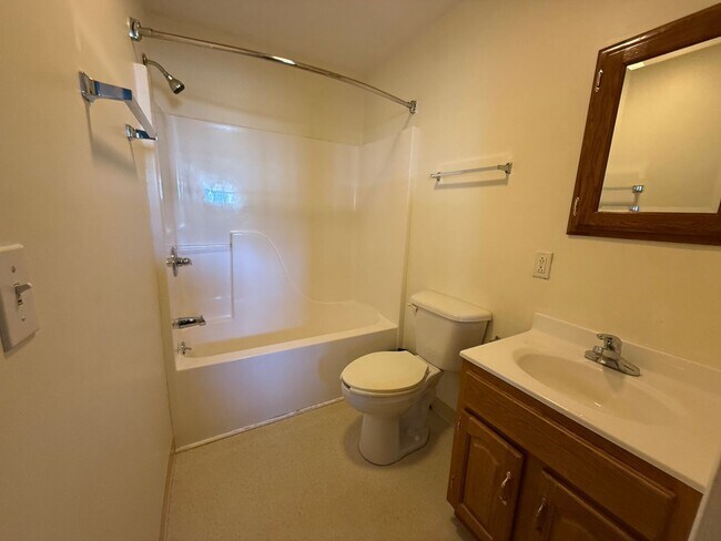 Building Photo - Studio Apt For Rent in Kuttawa Near Lake