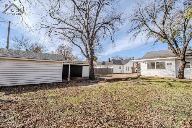 Building Photo - 2003 Arthur St