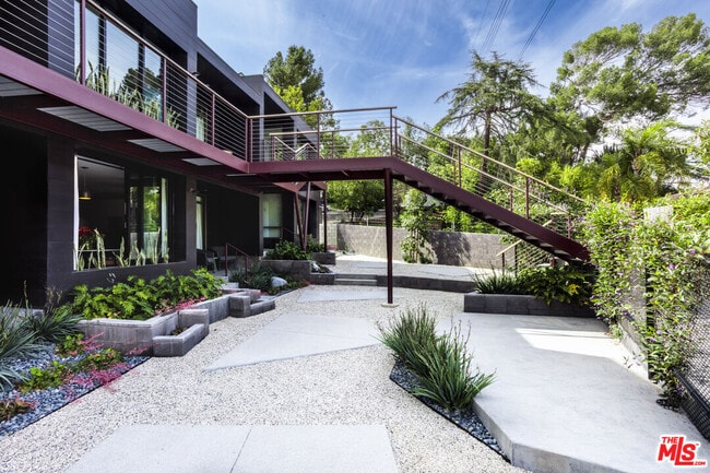 Building Photo - 2811 Waverly Dr