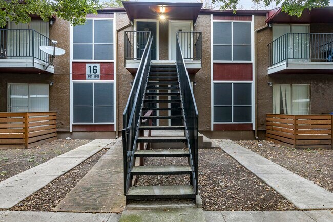 Building Photo - Green Oaks at Medical Apartments