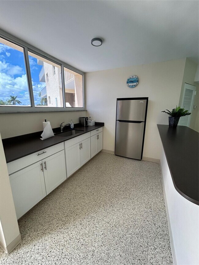 Building Photo - 1200 Hibiscus Ave