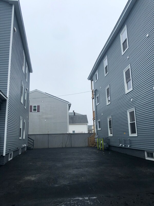 Building Photo - 145 Canterbury St