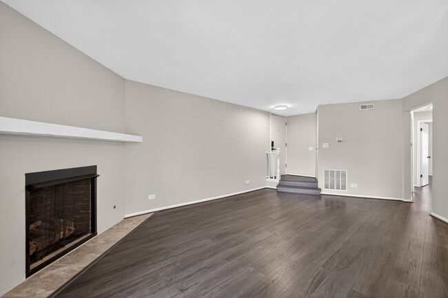 Building Photo - 1700 Lakecliffe Dr