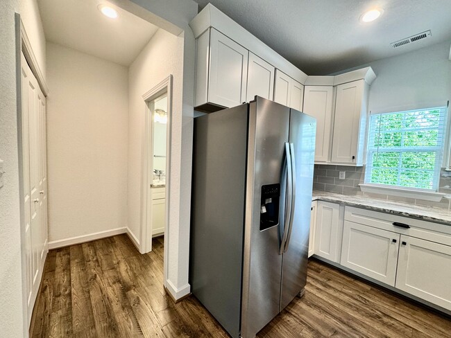 Building Photo - Practically New & Available May 1st! Luxur...