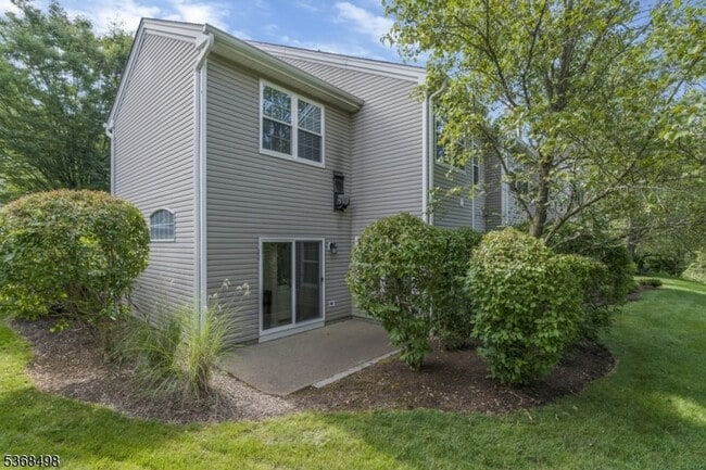 Building Photo - 11 Oak Knoll Ln