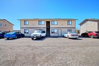 Building Photo - 2 Bed 1 Bath Upper Apartment