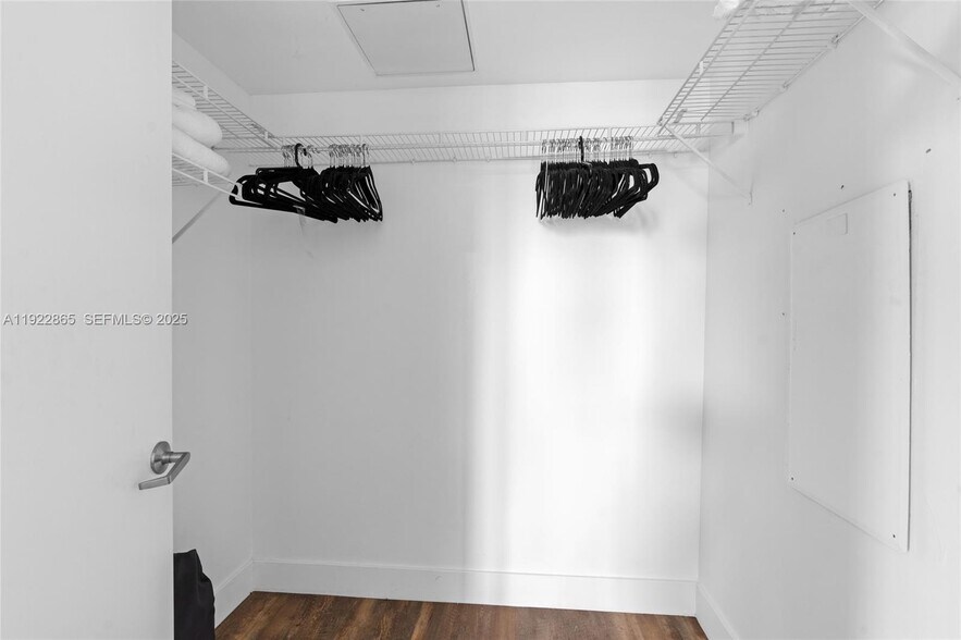 Building Photo - 350 S Miami Ave