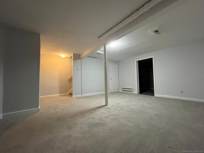 Building Photo - 221 Cottonwood Rd