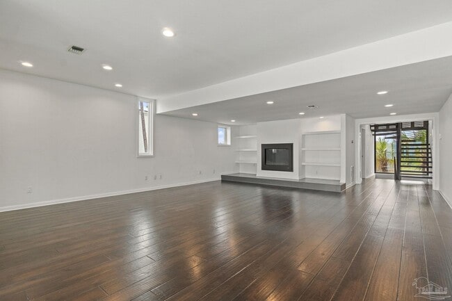 Building Photo - 1319 Soundview Trail
