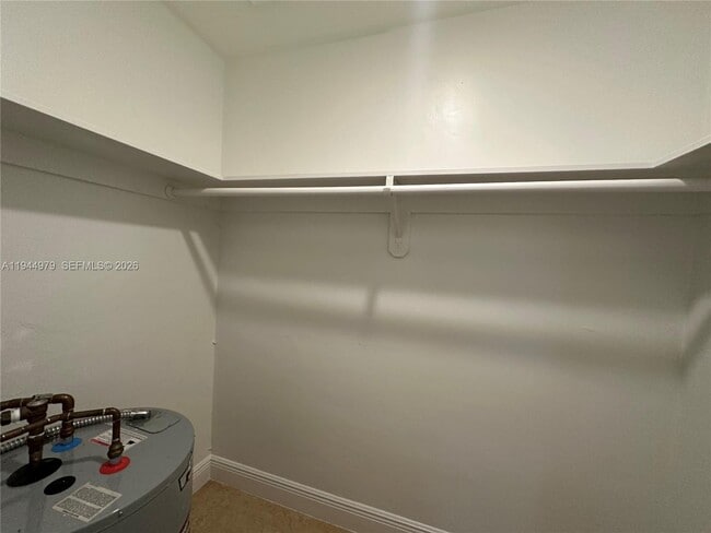 Building Photo - 2900 NE 17th Ave