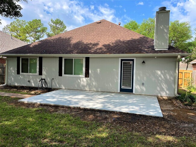 Building Photo - 15122 Red Cedar Cove Ln