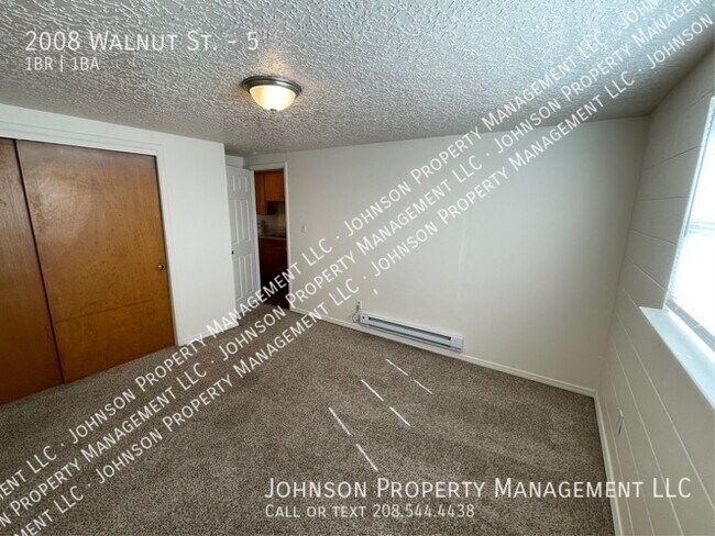 Building Photo - 2008 Walnut St