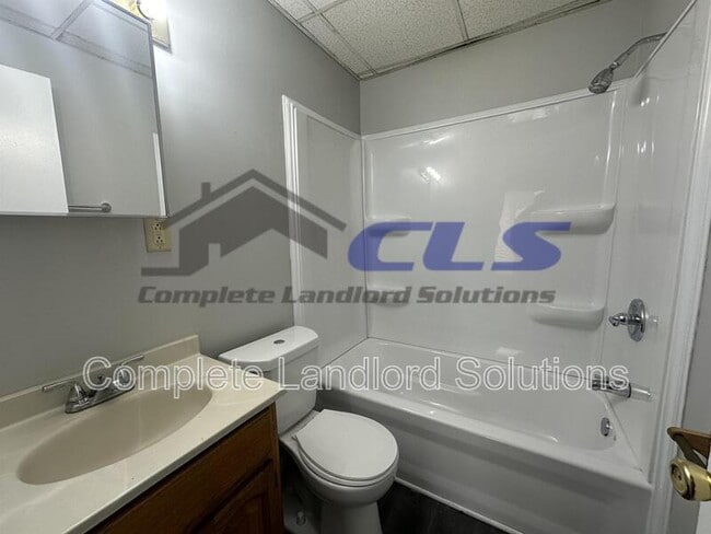 Building Photo - 1358 Chestnut St