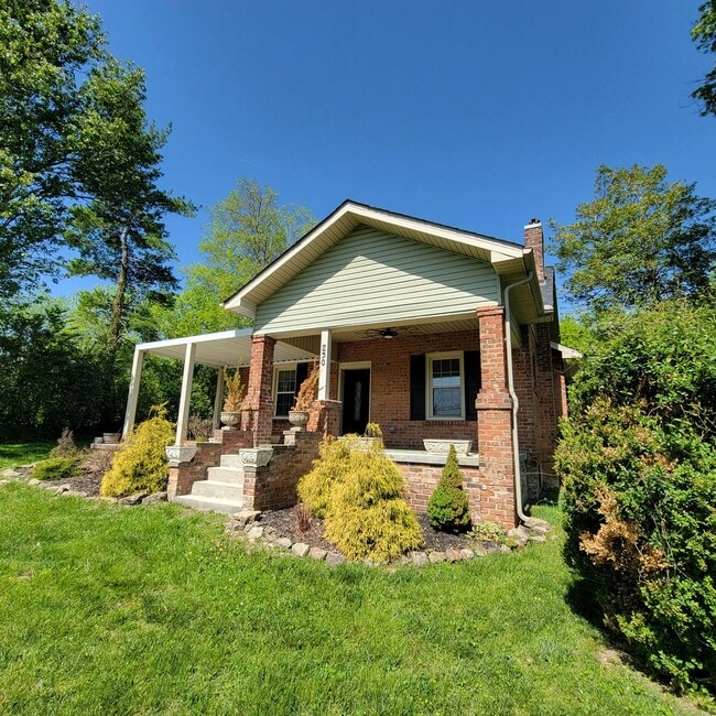 Building Photo - 4/2 Bungalow in Algood City Limits