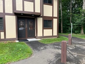 Building Photo - 315 Foxwood Ln