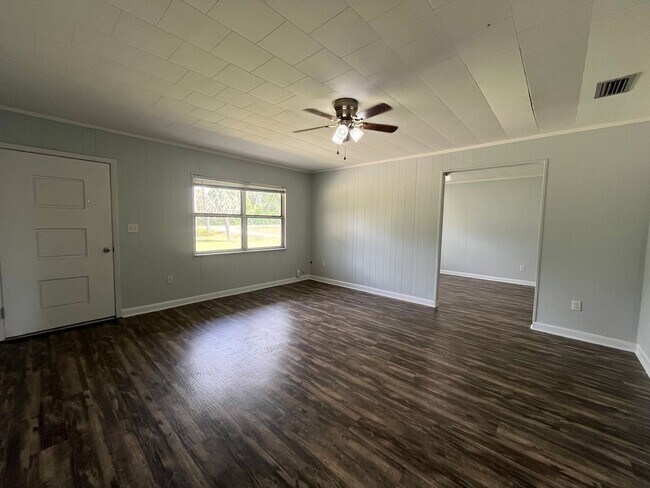 Building Photo - Spacious 4-Bedroom Brick Home on 1 Acre – ...