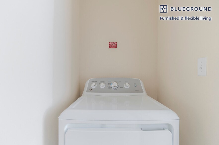 Building Photo - 1501 W Howard Ln