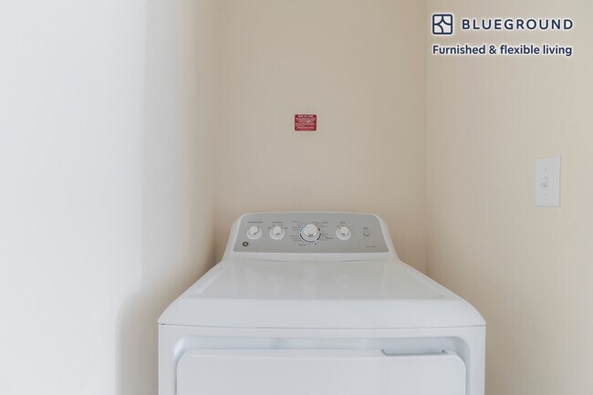 Building Photo - 1501 W Howard Ln