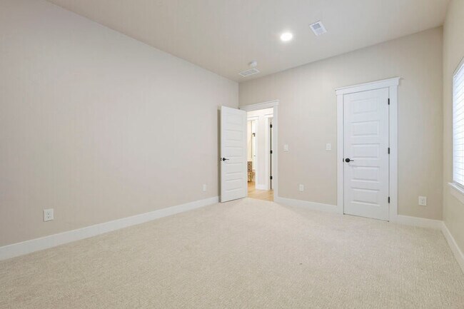 Building Photo - 5839 Yancey Dr