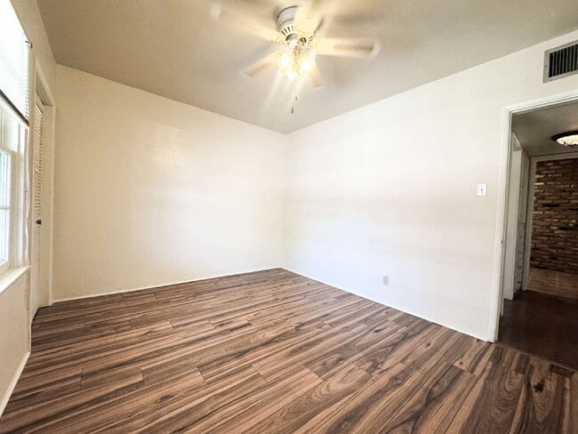 Building Photo - "Charming 3 Bedroom, 2 Bathroom Home with Spacious Living"