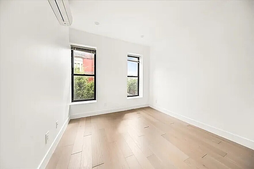 Building Photo - 411 11th St