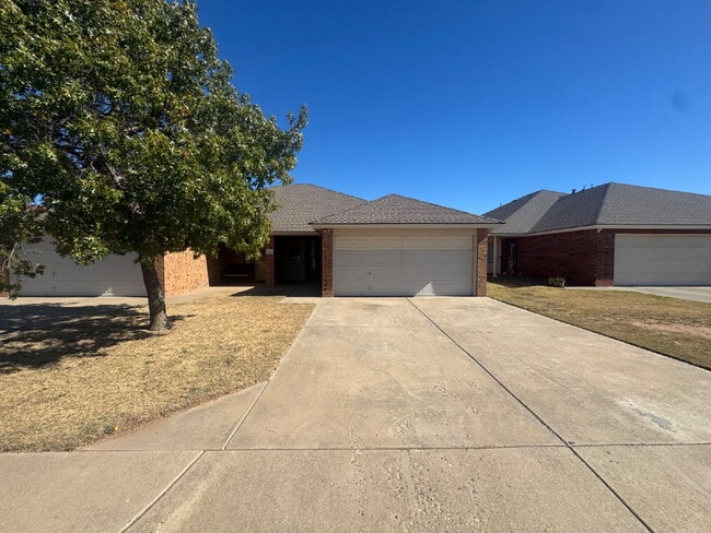 Primary Photo - Captivating Home Located in Northwest Corr...