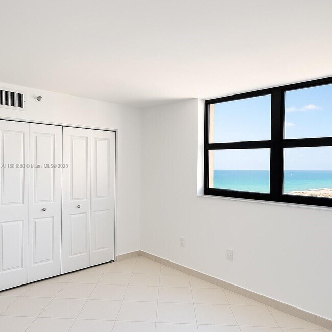 Building Photo - 1623 Collins Ave