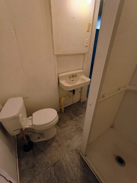 Building Photo - 9 Nutt Ave