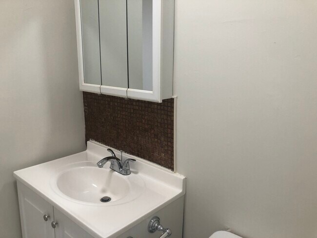 Building Photo - 7 Laidlaw Ave